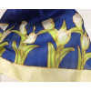 Fehér tulipános selyemkendő kék alappal, nagy